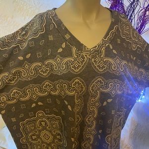 NWOT Flex Sizing Bandana Print Dolman Sleeve Top